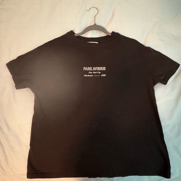 Oversized tee from H&M, very comfortable and never worn, just watched - Picture 2 of 3